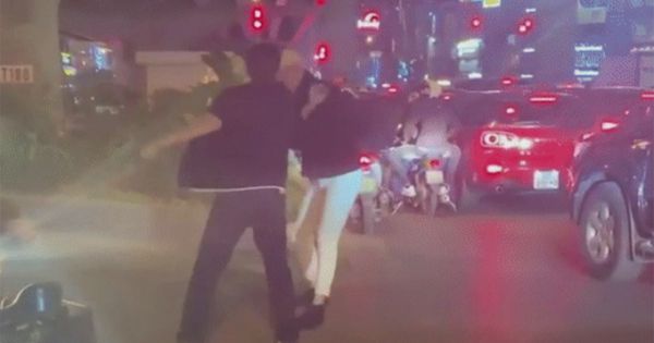 Tài xế đấm người đi đường bị triệu tập tại Hà Nội