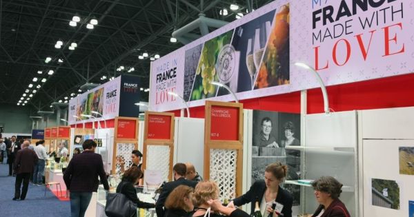 Mỹ ngừng áp thuế 25% đối với hàng xa xỉ của Pháp