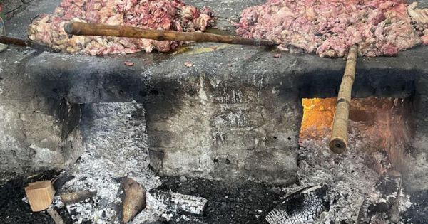 Thu gom thịt bẩn về chế biến lấy mỡ bán cho các quán cơm rang