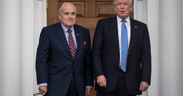 Mỹ: TT Trump chọn luật sư bảo vệ phòng tình huống bị luận tội