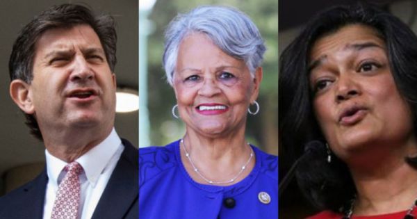 3 nghị sĩ Mỹ nhiễm COVID-19 sau vụ bạo loạn Điện Capitol