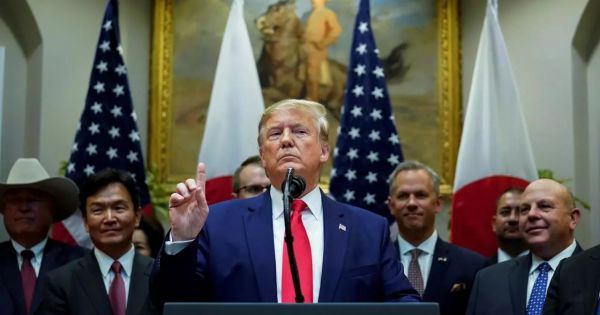 Ông Trump ra lệnh rút hết tiền khỏi công ty dính líu quân đội Trung Quốc