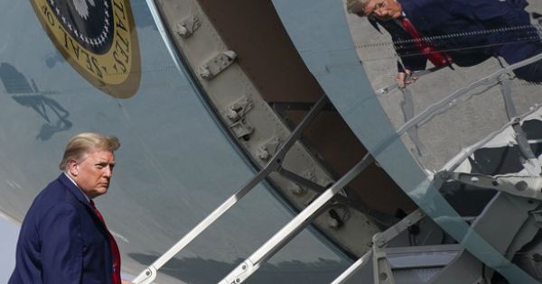 Ông Trump muốn chia tay Nhà Trắng với 21 phát đại bác, ngồi Air Force One lần cuối?