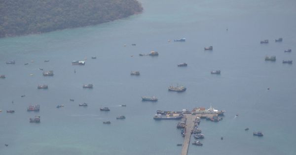 Tàu cá Bến Tre chìm ở Côn Đảo, 7 ngư dân được cứu sống, 7 người còn mất tích