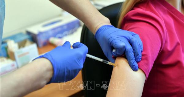 Ủy ban châu Âu (EC) khuyến nghị tiêm chủng ngừa COVID-19 cho 70% người trưởng thành