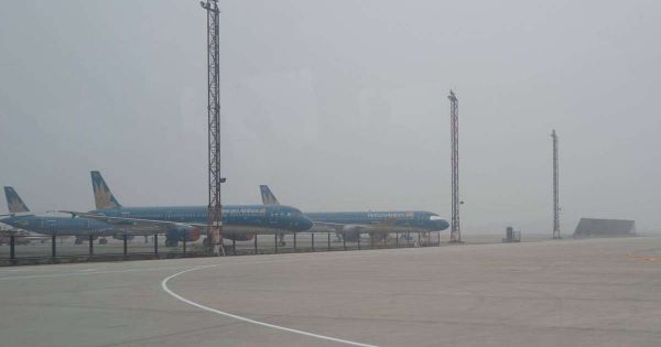 Nhiều máy bay đến Nội Bài phải chuyển hướng hạ cánh