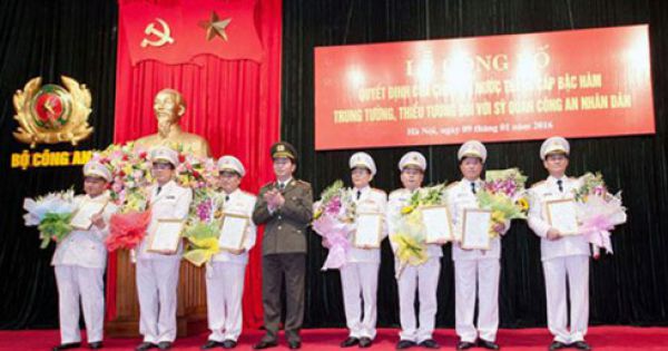 Nhiều tướng lĩnh công an được thăng cấp bậc hàm