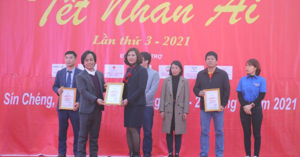 Ấm áp “Tết Nhân ái” vùng cao Si Ma Cai