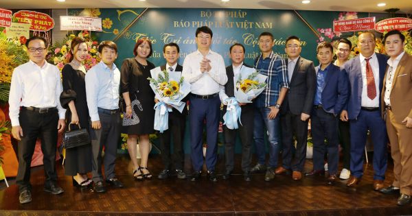 Lãnh đạo Bộ Tư Pháp chung vui tiệc tất niên cùng Báo Pháp Luật Việt Nam và 2 chuyên trang