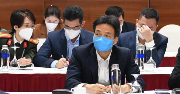 Thủ tướng họp khẩn về Covid-19 tại nơi tổ chức Đại hội Đảng XIII