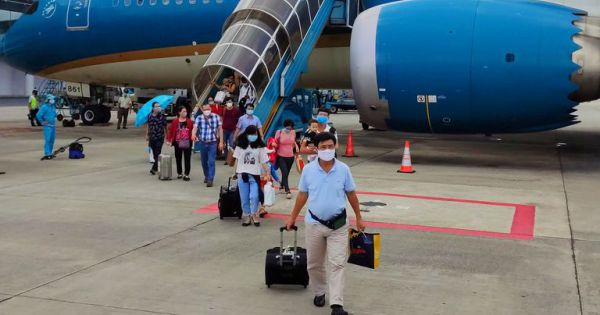 Giá vé máy bay Tết tiếp tục giảm sâu