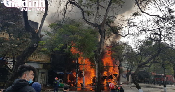 Cháy lớn thiêu rụi một quán bar, karaoke rộng hàng trăm m2 tại Hải Phòng