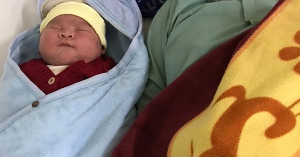 Bé trai chào đời nặng 6,1 kg