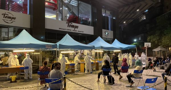 Xét nghiệm Covid-19 ngay trong đêm cho toàn bộ cư dân tòa nhà 88 Láng Hạ