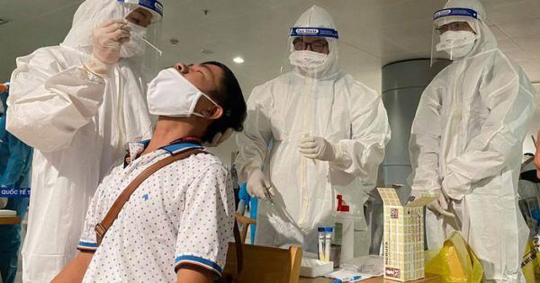 Thêm hai nhân viên sân bay Tân Sơn Nhất nghi mắc COVID-19