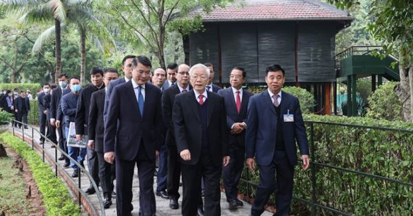 Tổng Bí thư, Chủ tịch nước dâng hương tưởng niệm Chủ tịch Hồ Chí Minh