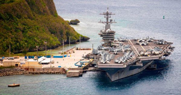 Tàu sân bay USS Theodore Roosevelt lại có người mắc Covid-19