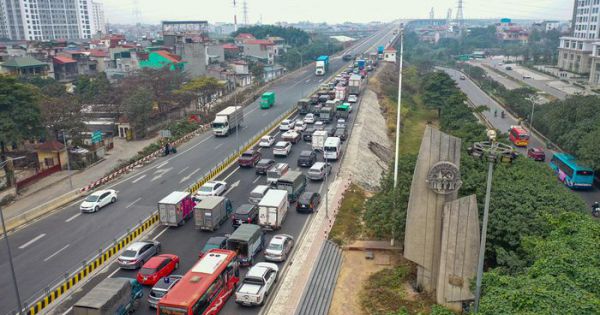 Xử phạt hơn 50 phương tiện quá tải qua cầu Thăng Long