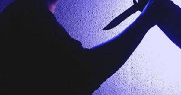 Do mẫu thuẫn, vợ dùng kéo đâm chồng rồi cả 2 đi ngủ, sáng ra chồng tử vong