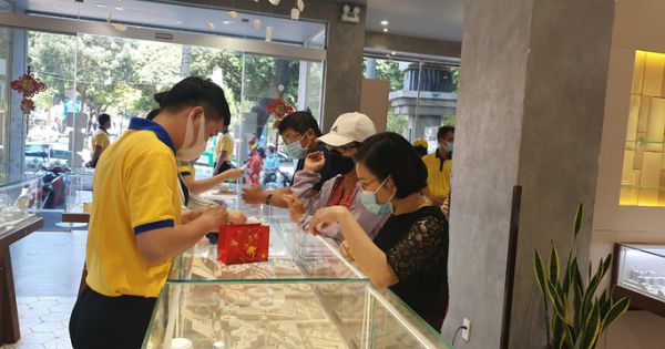 Giá vàng ngày 22-2: Vàng SJC lao dốc sau ngày vía Thần tài