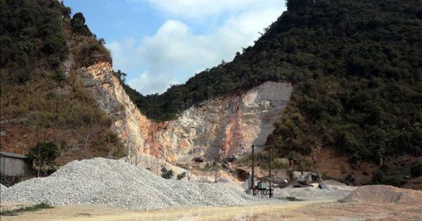 Tạm giữ nhiều phương tiện vận chuyển đá mỹ nghệ trái phép