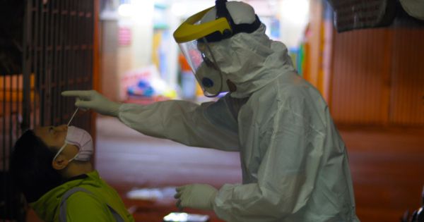 TP HCM: 160 mẫu xét nghiệm Covid-19 của chuyên gia nước ngoài đang chờ kết quả