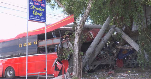 Xe khách va chạm với nhóm người đạp xe thể dục, 3 người chết, 2 bị thương