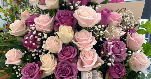 Sôi động thị trường hoa ngày 8-3