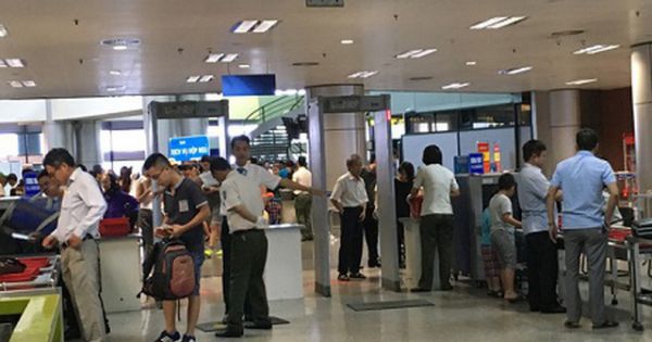 Trộm đồng hồ ở Nội Bài, khách nam bị 