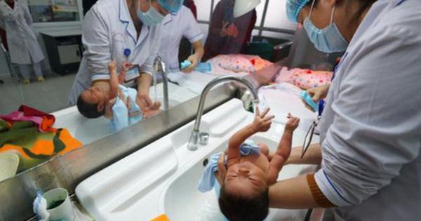 Từ 10-3: Sinh 2 con một bề được miễn, giảm học phí, hỗ trợ BHYT cho học sinh