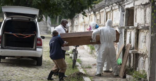 Covid-19: Số ca tử vong trong ngày tại Brazil tăng kỉ lục