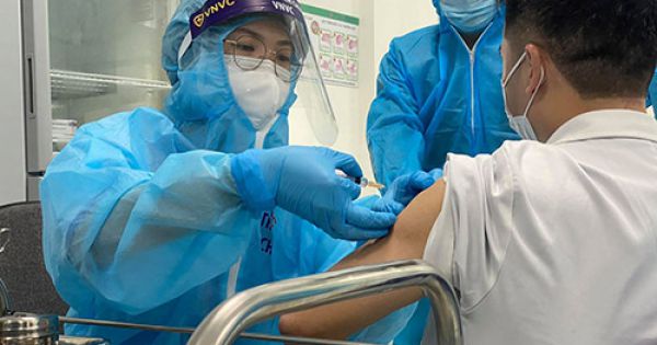 Việt Nam ghi nhận thêm 4 người sốc phản vệ sau tiêm vaccine COVID-19