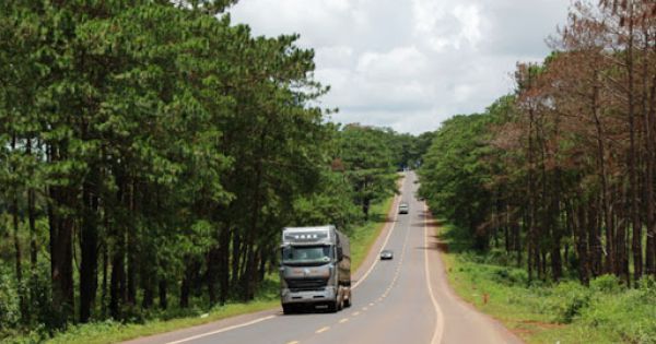 Đắk Lắk: Xe tải lật trong đêm, 2 người chết, 1 người bị thương nặng