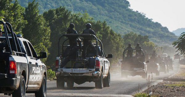Mexico: Đoàn xe cảnh sát bị phục kích, 13 người thiệt mạng