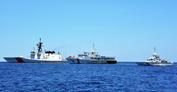 Philippines yêu cầu hơn 200 tàu Trung Quốc rời khỏi vùng tranh chấp