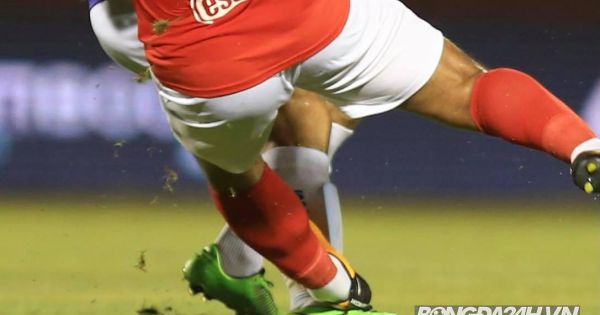 Đỗ Hùng Dũng bị gãy xương chày và xương mác, phải nghỉ thi đấu 1 năm