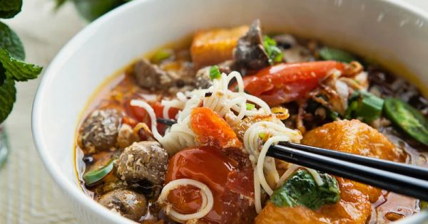 Một công ty tài trợ 48.000 USD mua 6 lọ thuốc cho người ngộ độc bún riêu chay