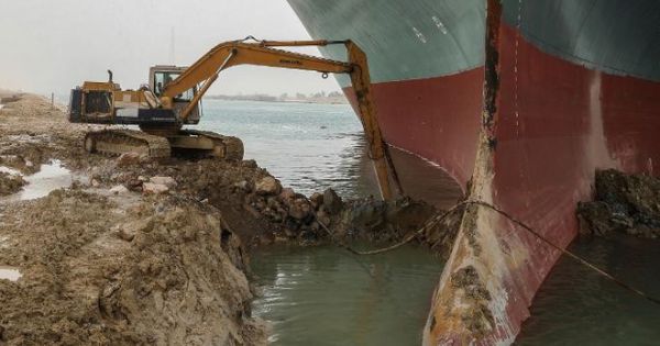 Mỹ đề xuất cử chuyên gia giúp khai thông kênh đào Suez