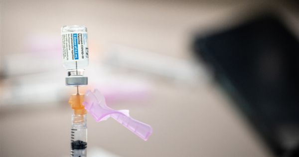 Công nhân nhầm lẫn, 15 triệu liều vaccine COVID-19 bị hỏng