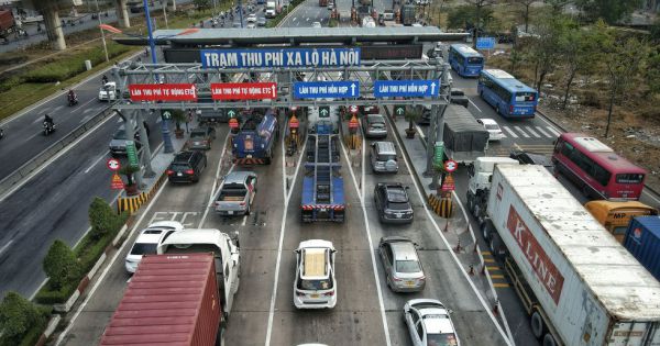 Ngày đầu vận hành Trạm thu phí xa lộ Hà Nội, nhiều tài xế né trạm