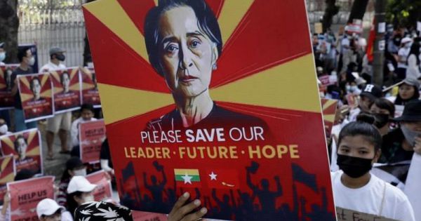 Bà San Suu Kyi bị cáo buộc vi phạm Đạo luật bí mật chính thức của Myanmar