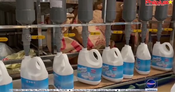 Hà Nội: Phát hiện cơ sở sản xuất nước giặt giả mạo nhãn hiệu Thái Lan