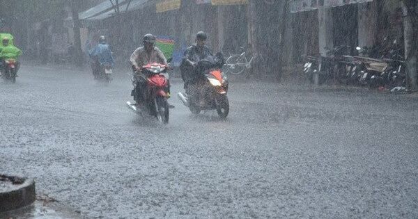 Nguyên nhân gây mưa lớn bất ngờ đên 2/4 tại TP.HCM