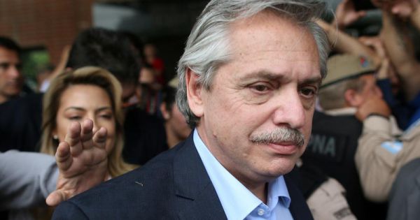 Tổng thống Argentina Fernandez dương tính với virus SARS-CoV-2