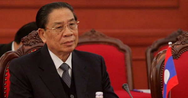 Vụ lật tàu ở Lào, Nguyên tổng bí thư Sayasone an toàn, vợ không may qua đời