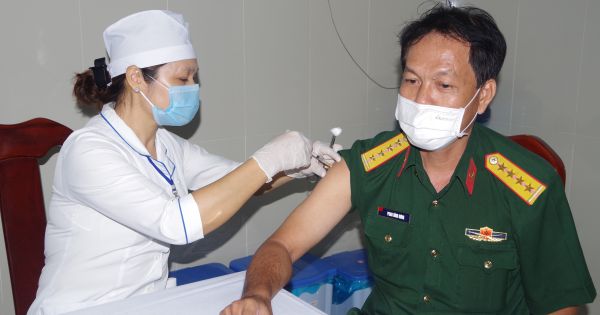 Bạc Liêu: Cán bộ làm nhiệm vụ tại cơ sở cách ly tập trung được tiêm vắc xin phòng COVID-19