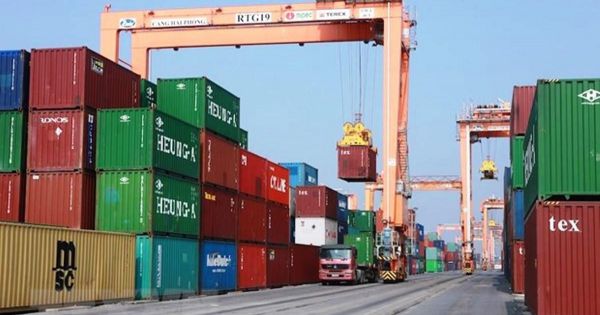 Hải quan TPHCM buộc tái xuất gần 1.400 container phế liệu