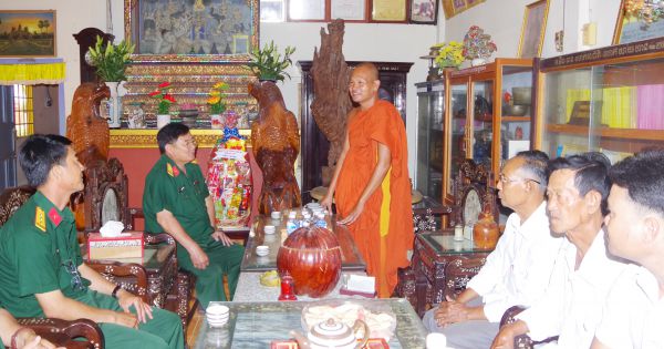 Đảng ủy Quân sự tỉnh Bạc Liêu thăm, chúc Tết đồng bào Khmer