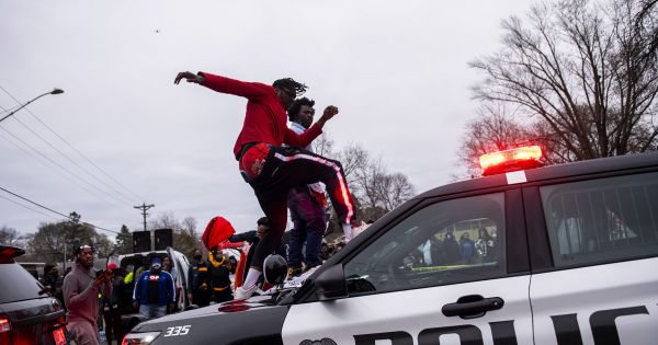 Mỹ: Biểu tình chống phân biệt sắc tộc nổ ra ở TP Minneapolis