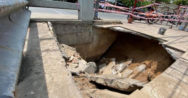 Hố tử thần “nuốt” vỉa hè ở TP HCM